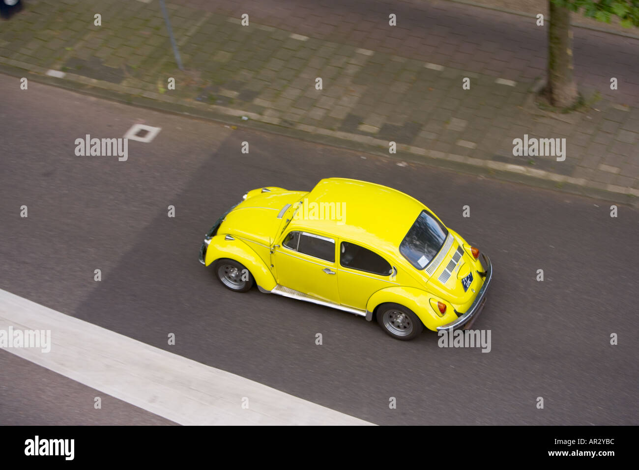 HOLLAND OVERHEAD DI AMSTERDAM VISTA DALL'ALTO DEL GIALLO VW Beetle Foto Stock
