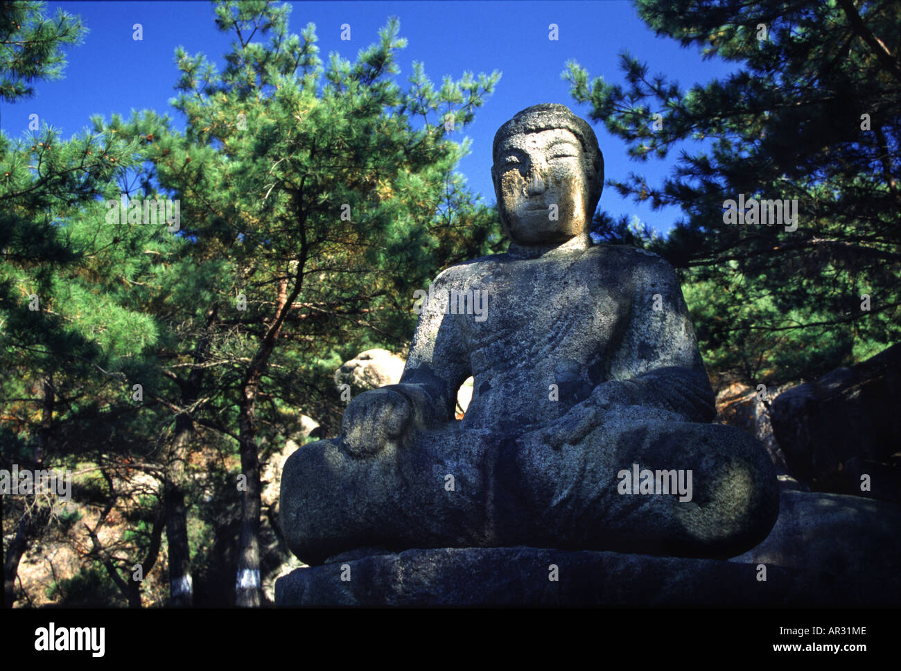 Statua del Buddha sulla Montagna di Namsan, Geongju, Kyongju, Geongju, Corea del Sud Asia Foto Stock