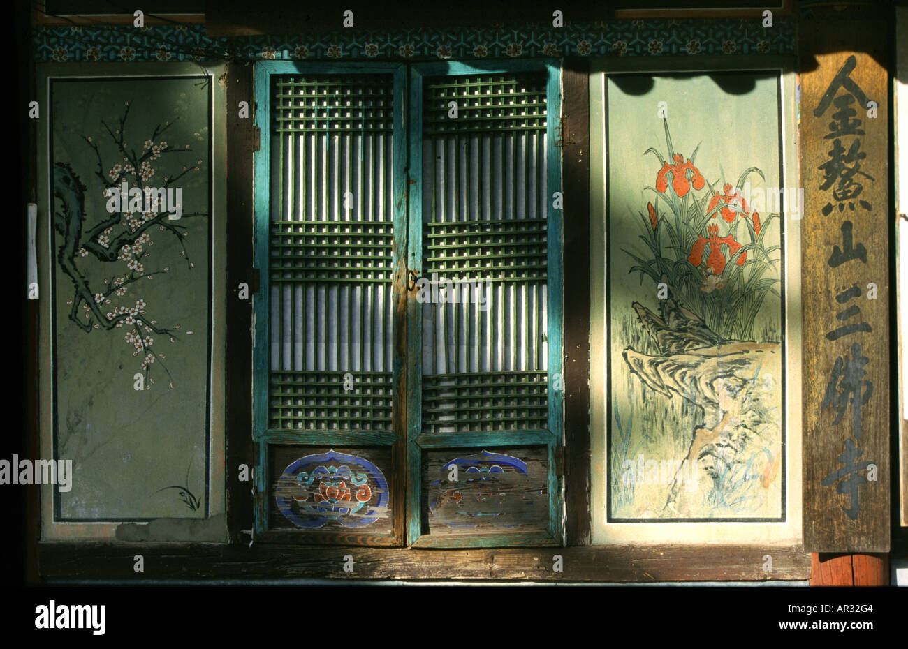 Finestra del tempio, Monte Namsan, Geongju Kyongju, Geongju, Corea del Sud Asia Foto Stock