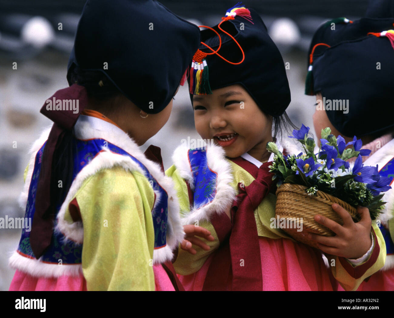 Ragazze in tradizionale costume Coreano, Seoul, Corea del Sud Asia Foto Stock