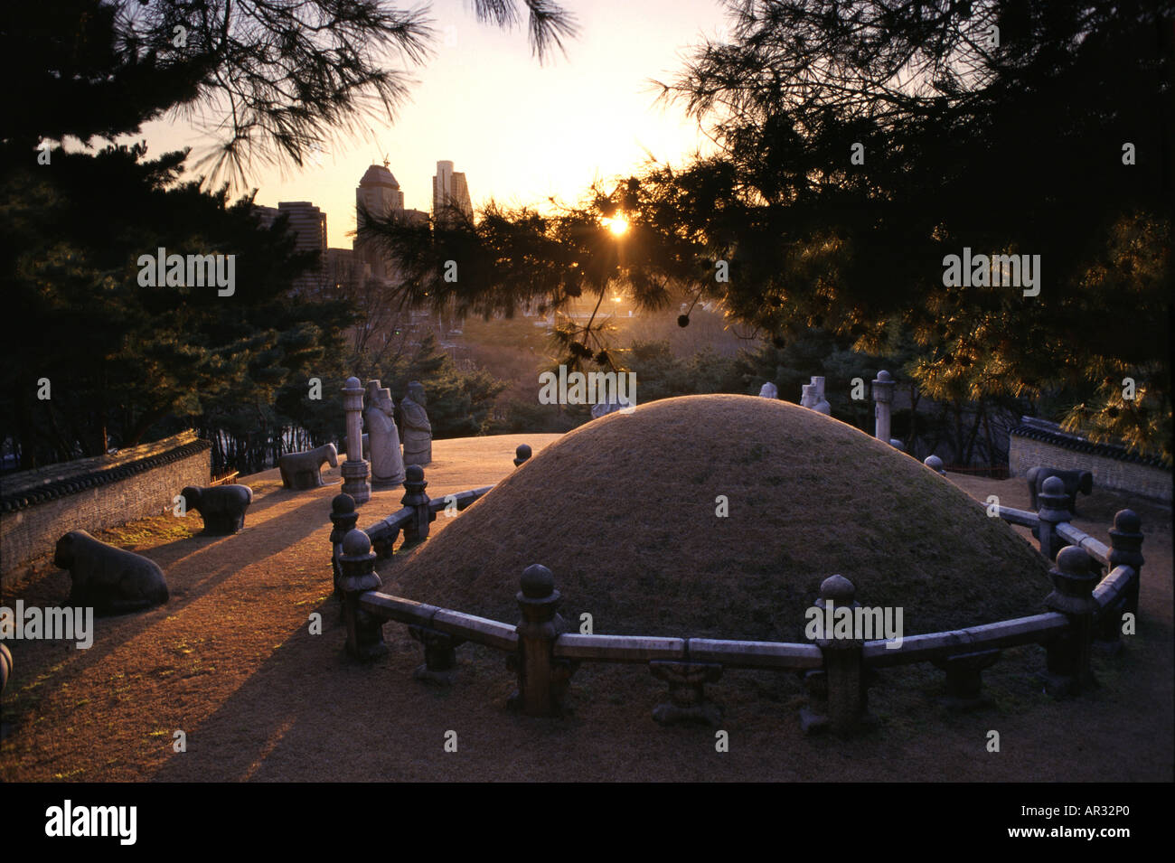 Antiche tombe reali, Seoul, Corea del Sud, Asia Foto Stock