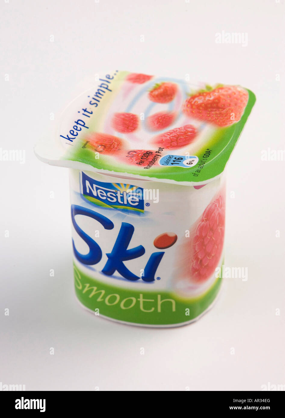 Pentola di lampone aromatizzati Nestle Ski yogurt Foto Stock