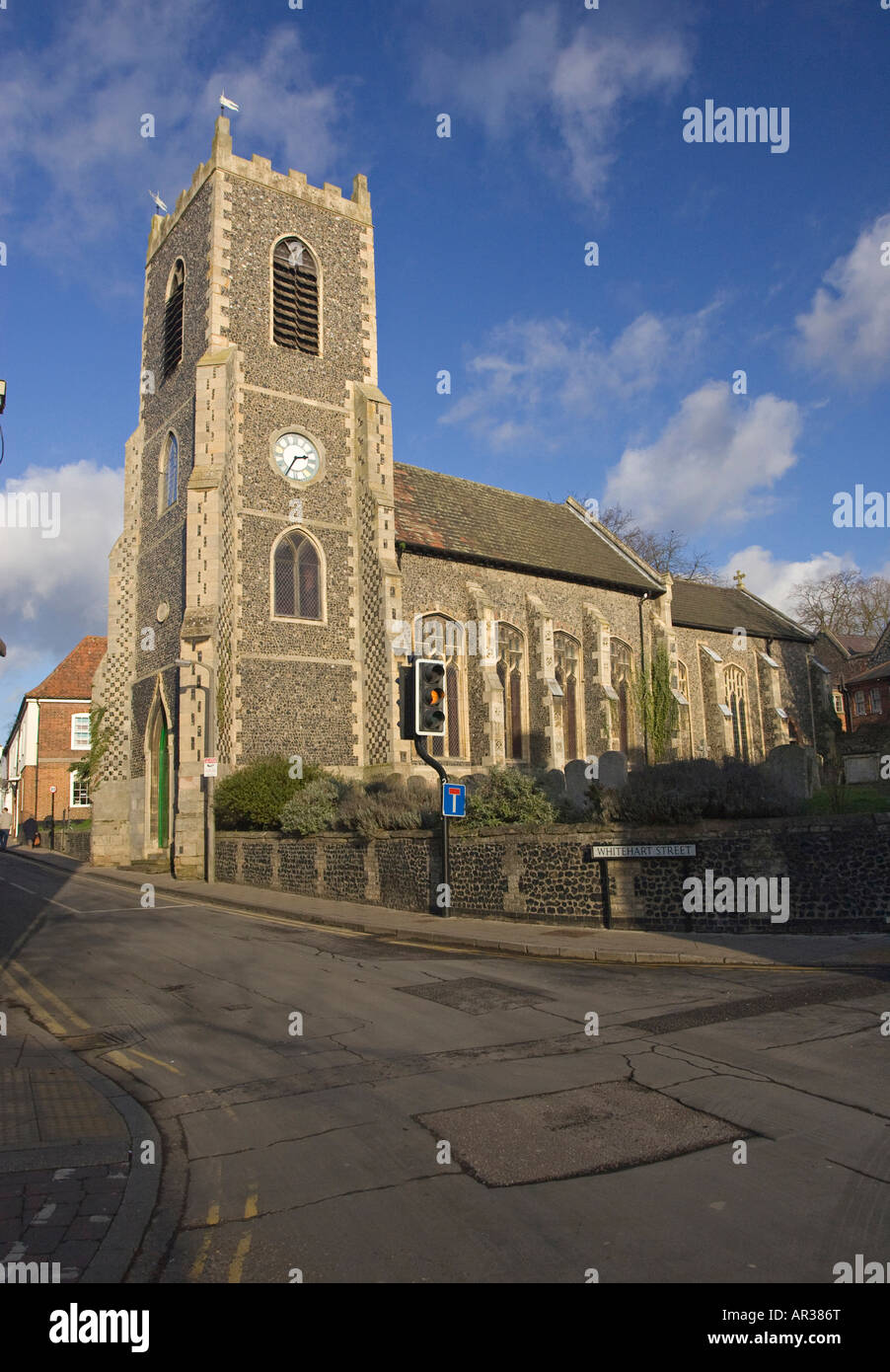 Chiesa di St Peters in White Hart Street, il centro della città di Thetford, Norfolk, Regno Unito Foto Stock