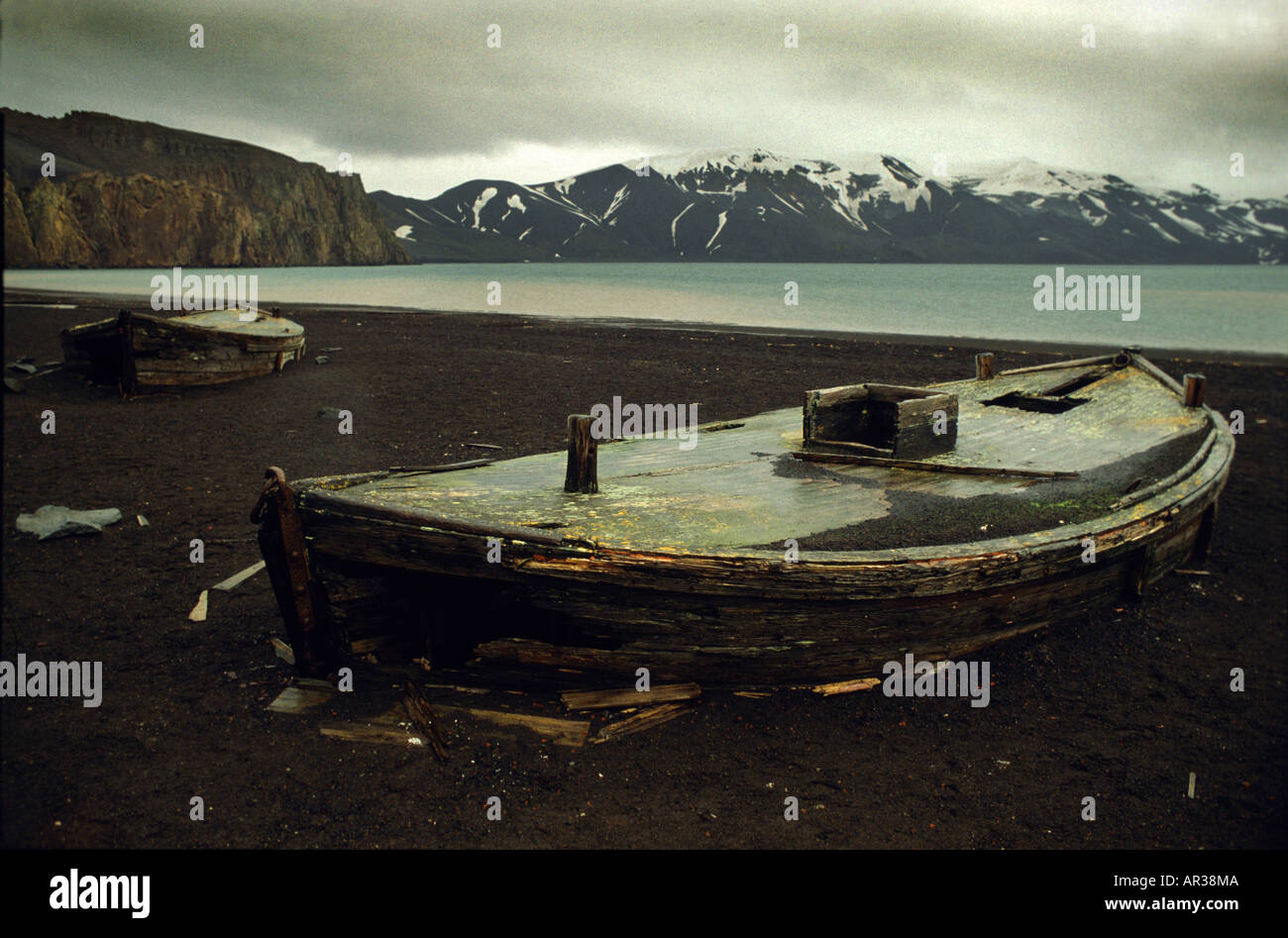 La caccia alla balena vecchie imbarcazioni, isola Deception, Antartico Foto Stock