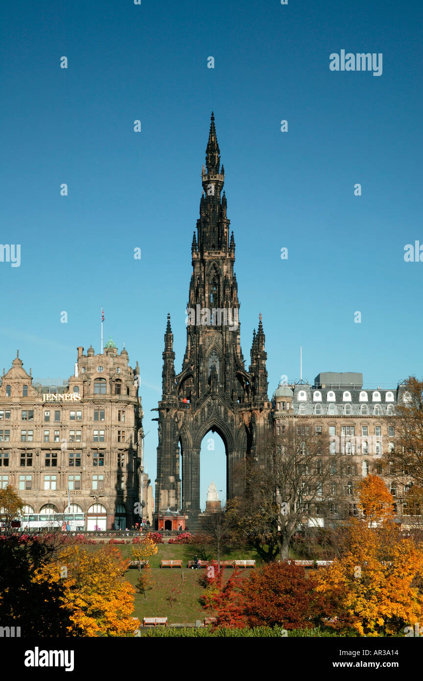 Walter Scott Monument città di Edimburgo in Scozia autunno Foto Stock