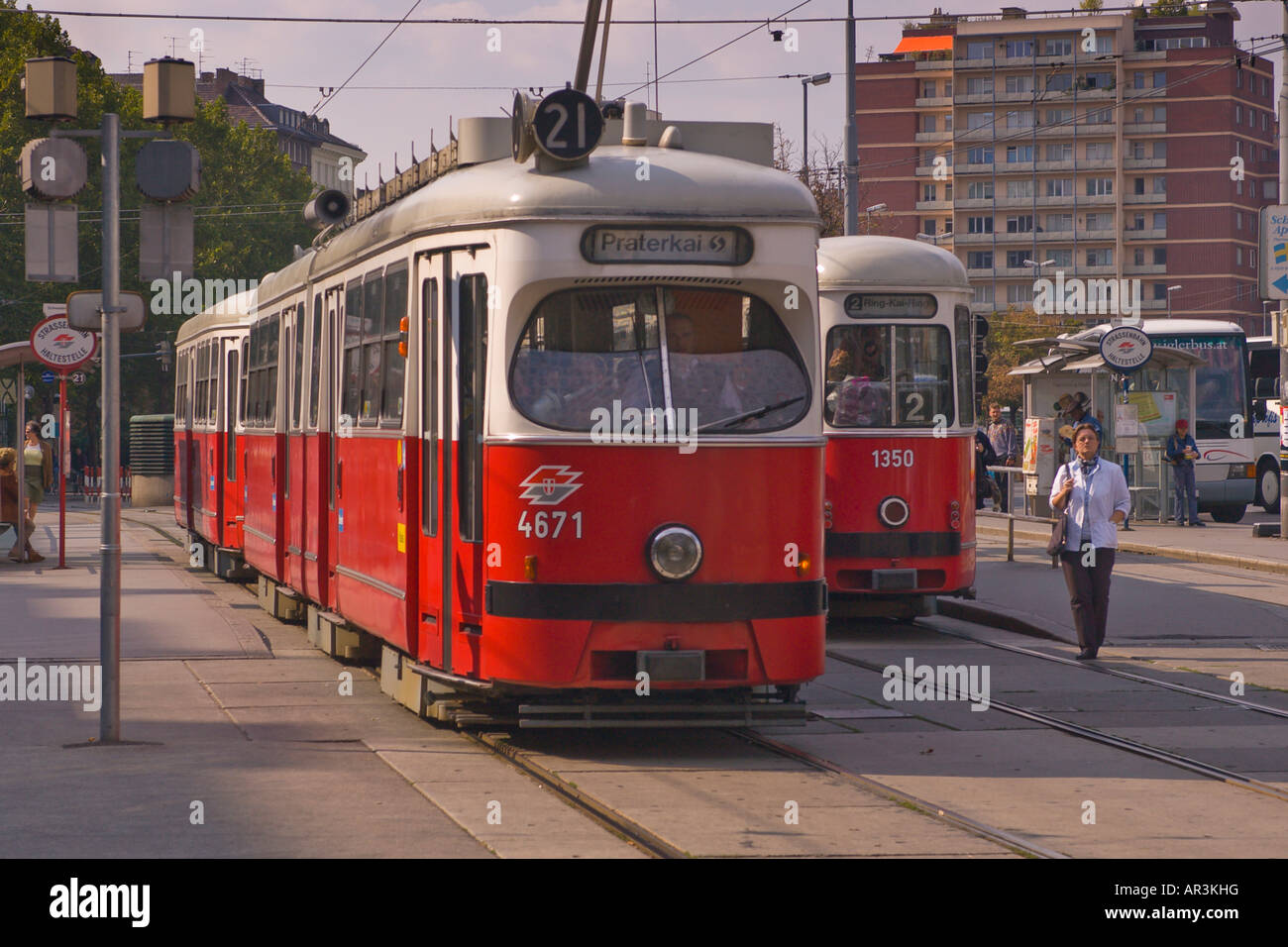 VIENNA Austria Strassenbahn street cars la rete dei tram forniscono i mezzi di trasporto pubblici del centro di Vienna Foto Stock