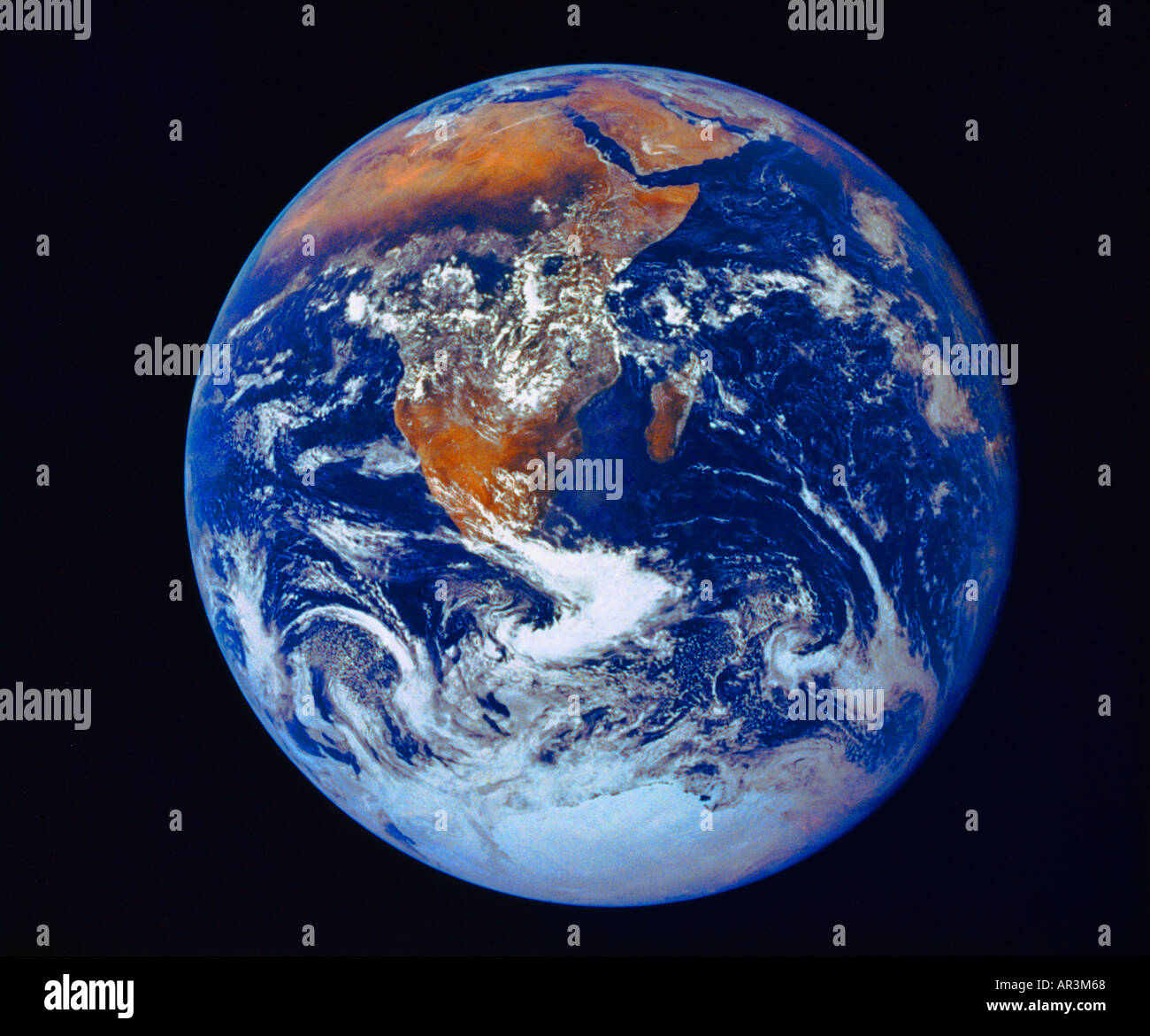 Terra dallo spazio che mostra l'Africa, la Penisola Araba e il Madagascar - il marmo Blu preso dall'equipaggio Apollo17 nel dicembre 1972 Foto Stock