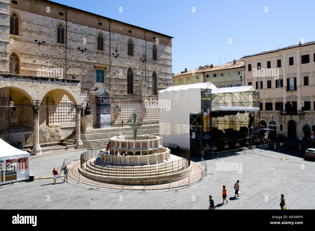 Fontana Maggiore e il Duomo di San Lorenzo Perugia Italia Italy Foto Stock