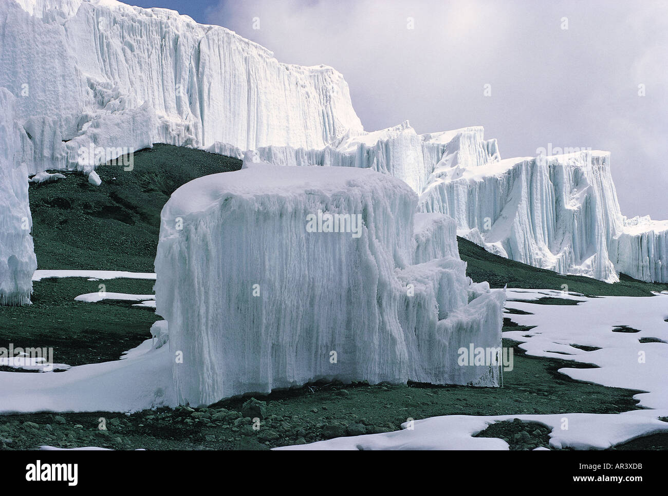 Kilimanjaro vaste scogliere di ghiaccio e seracchi da aggirare dentro il cratere Tanzania Africa orientale adottate nel 1972 Foto Stock