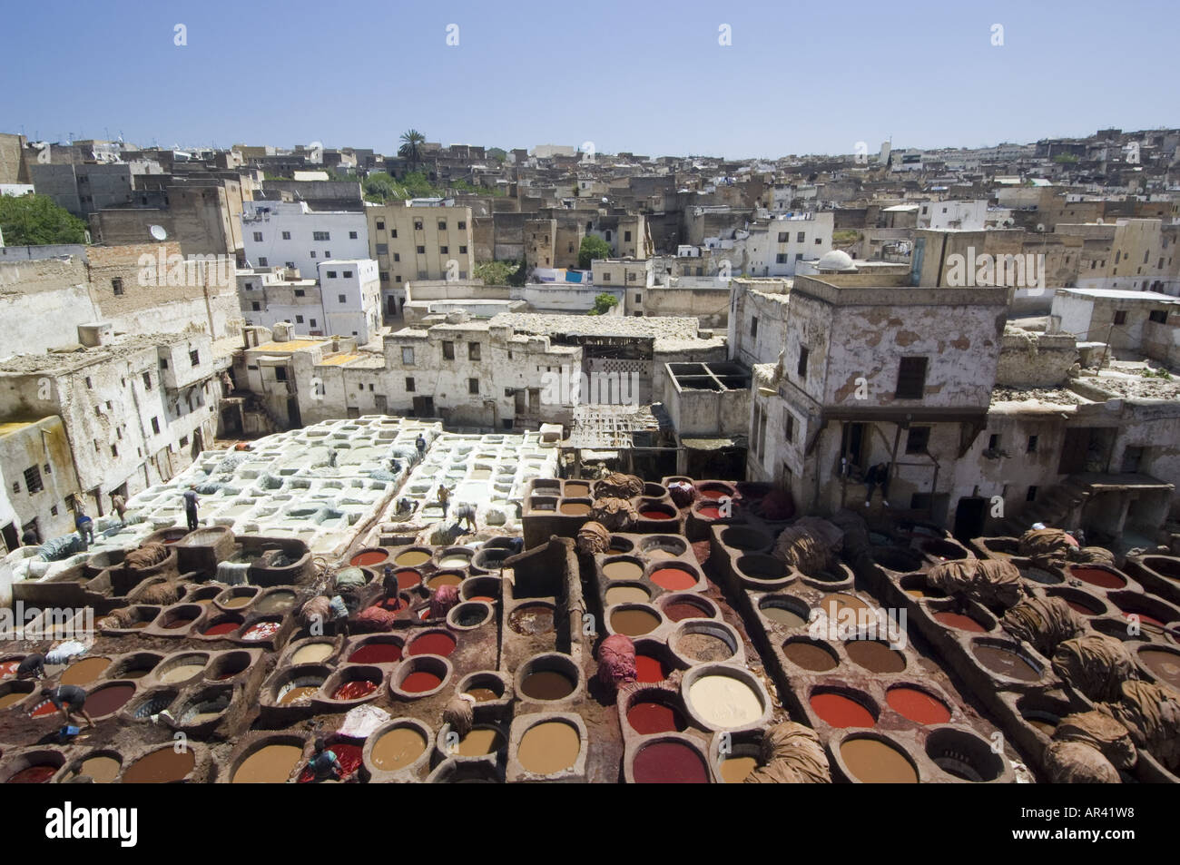 Panoramica i conciatori trimestre, Chouara, Fes, Marocco Foto Stock