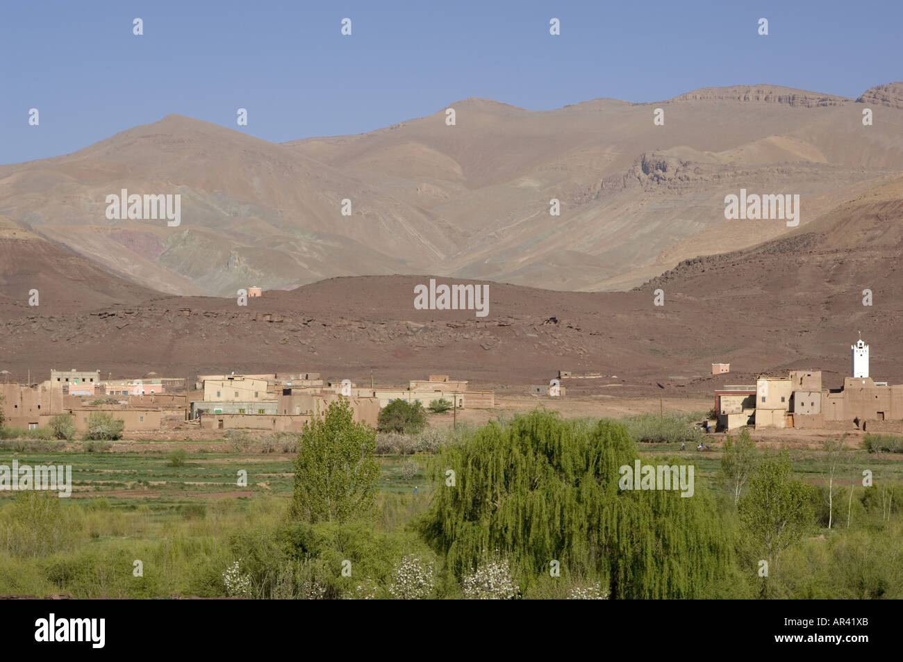 Village e il paesaggio in Dades gorge, Gorges du Dades, Marocco Foto Stock