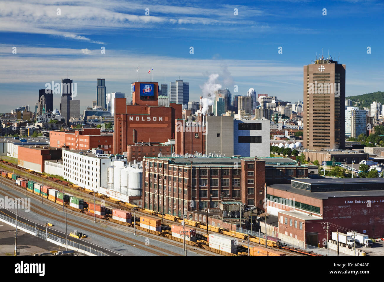 Vista di Montreal s industriale nella regione e dello skyline della città come visto da Jacques Cartier Ponte Quebec Montreal Canada Foto Stock