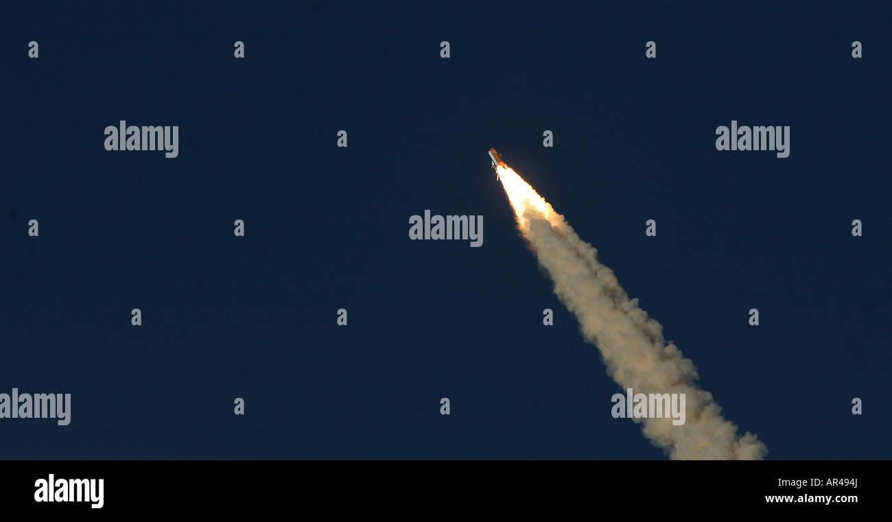 Sollevare della navetta spaziale, la NASA STS-117, XXI stazione spaziale, volo da John F. Kennedy Space Center il 8 giugno 2007. Foto Stock