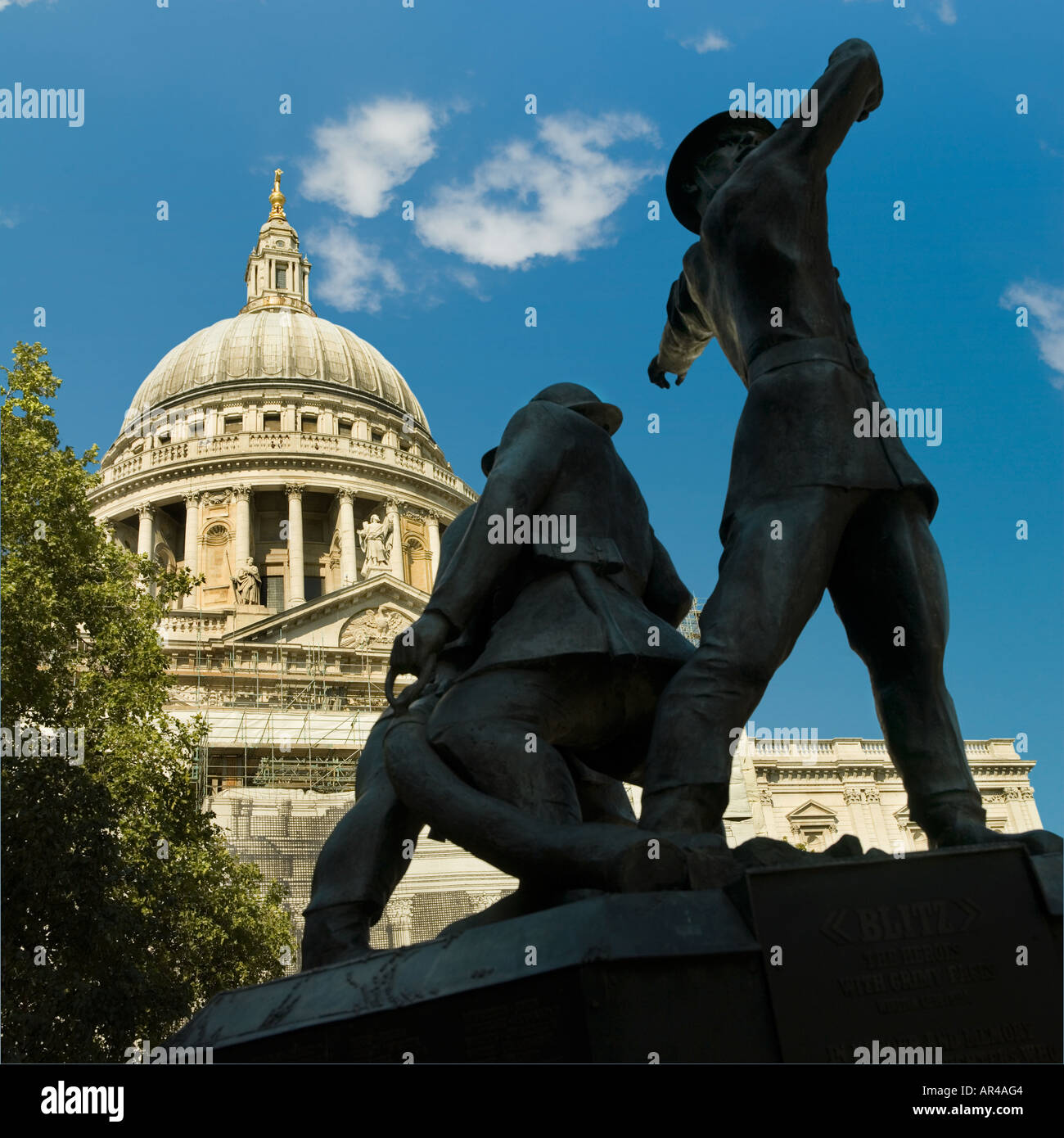 Londra Saint Pauls Cathedral blitz vigili del fuoco memorial Foto Stock