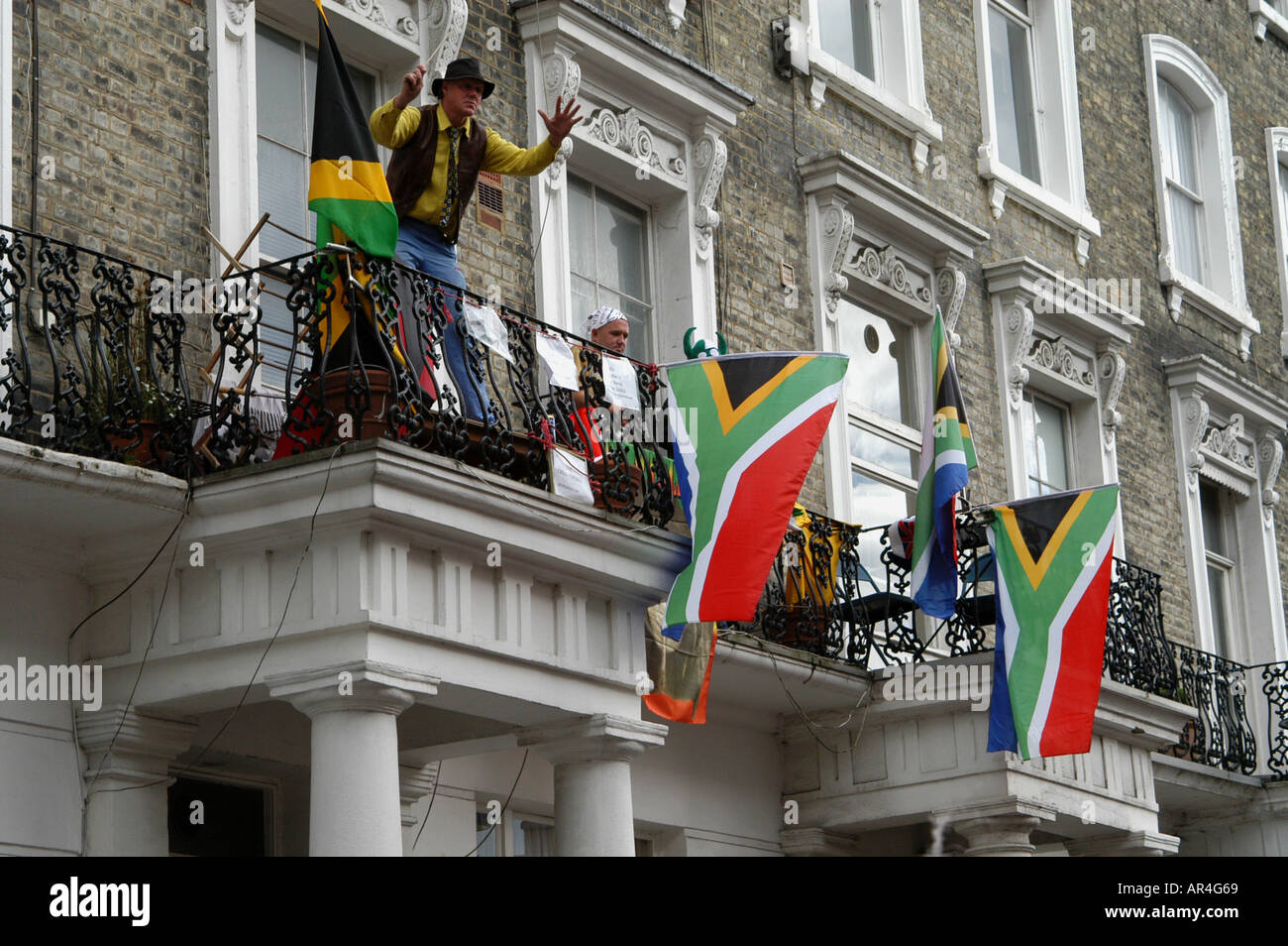 Celebrando Notting Hill Gate Carnevale. Londra, Regno Unito. Ago 2004. Foto Stock