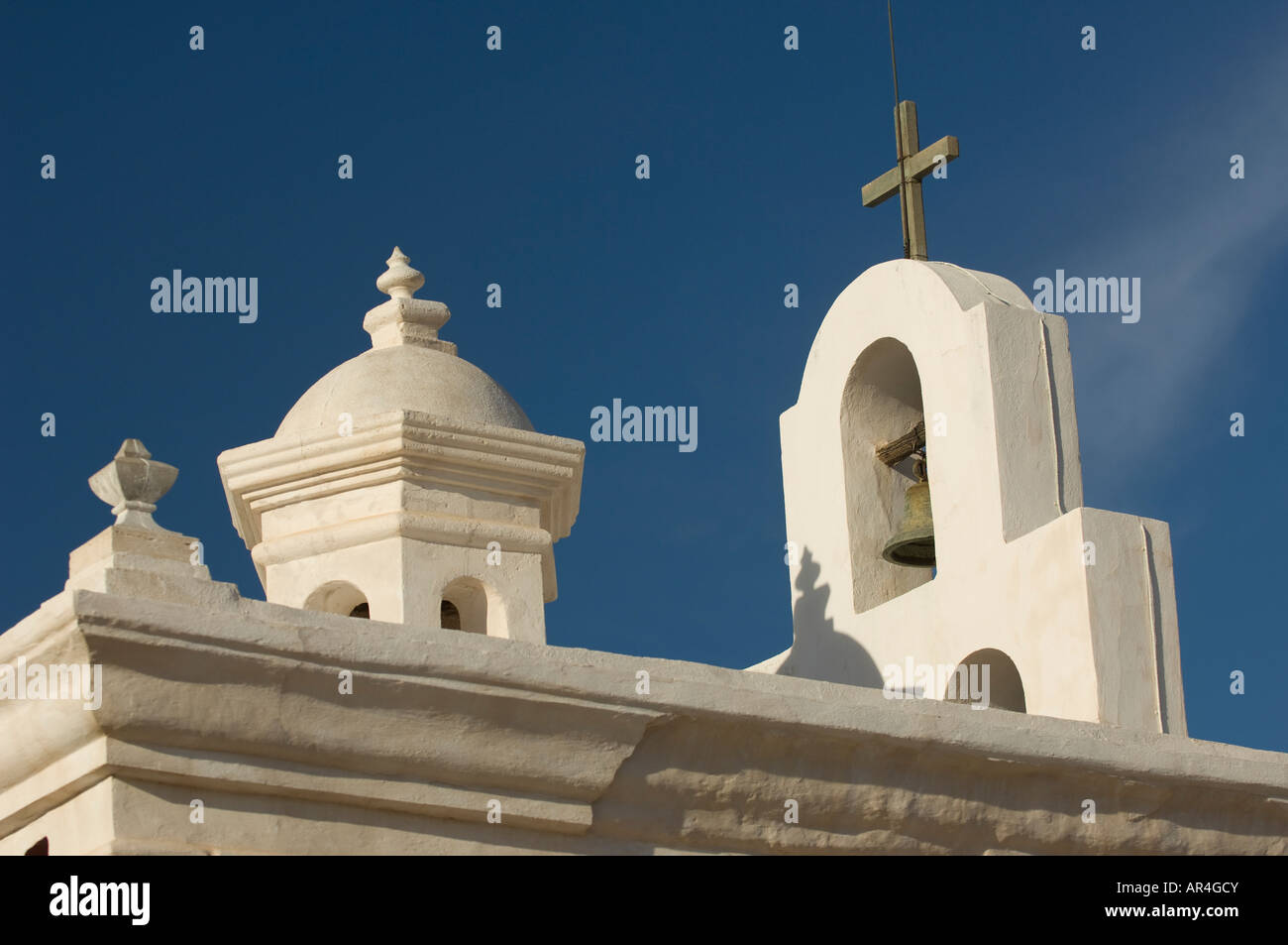 Campanile, la Missione di San Xavier del Bac, Tucson, Arizona, Stati Uniti STATI UNITI D'AMERICA Foto Stock