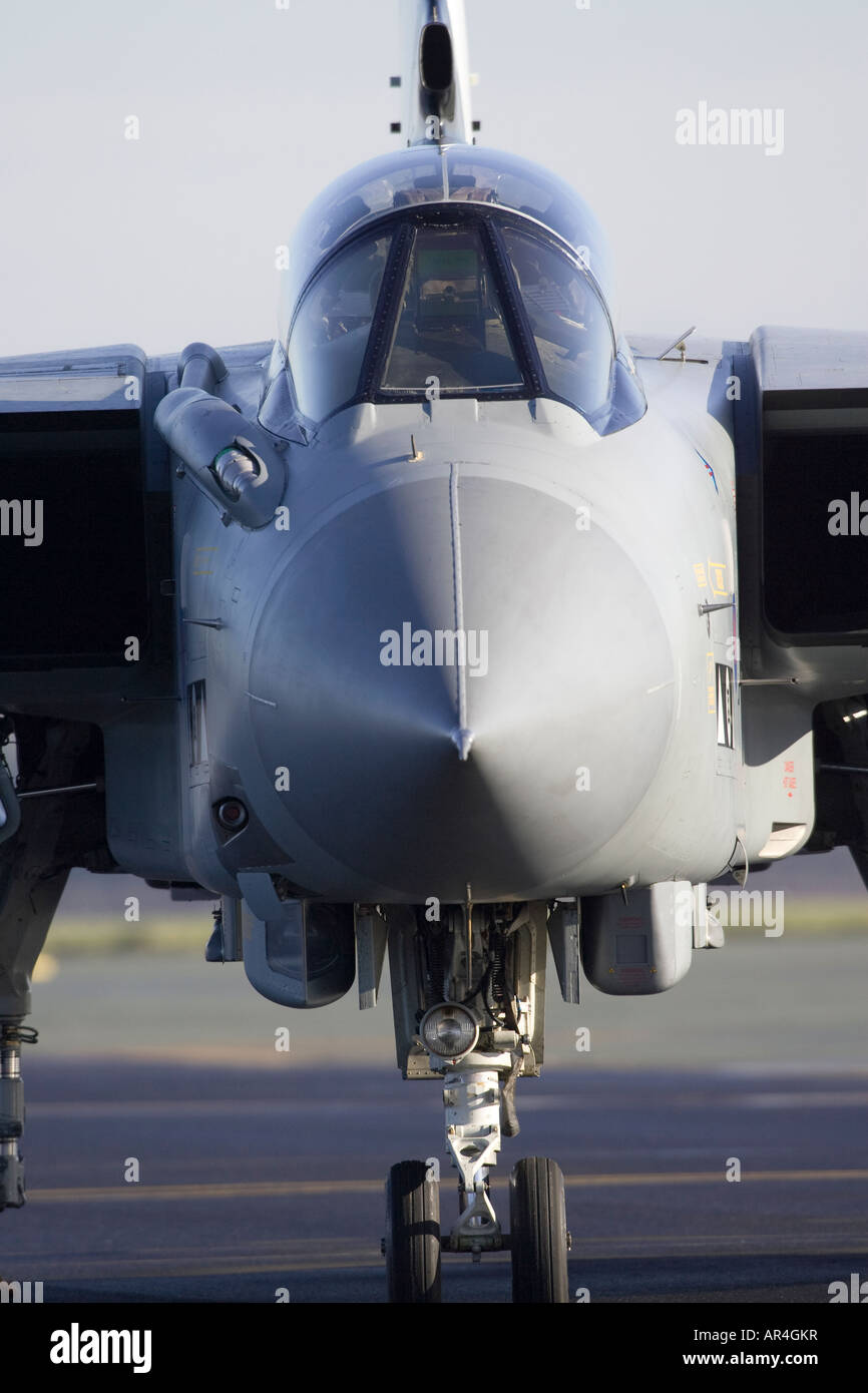 Un Tornado GR4 jet da combattimento in standby a RAF Marham in Norfolk, Regno Unito Foto Stock