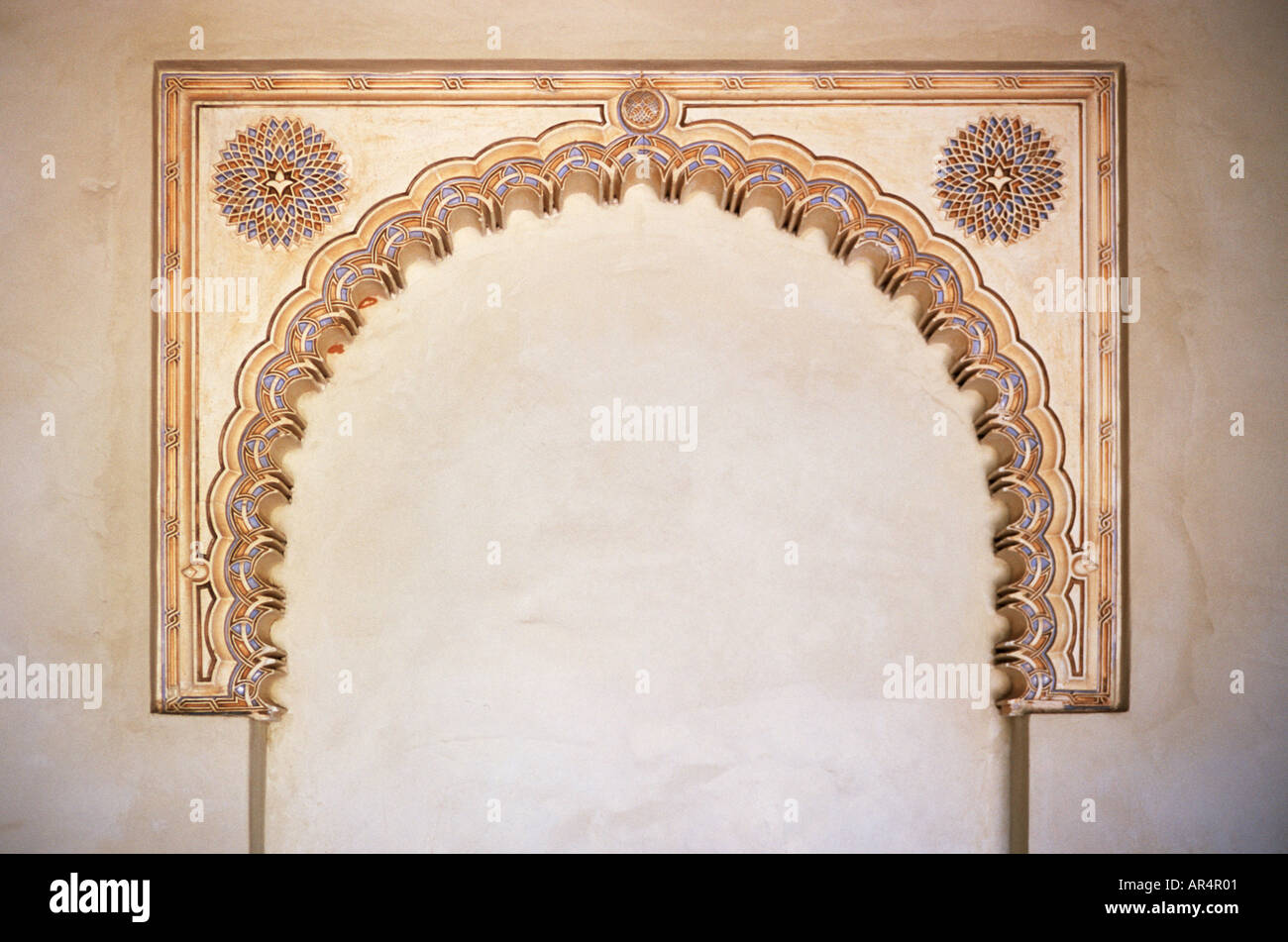 Arco islamica dettaglio parete al XI secolo Alcazaba palace a Malaga Spagna Foto Stock