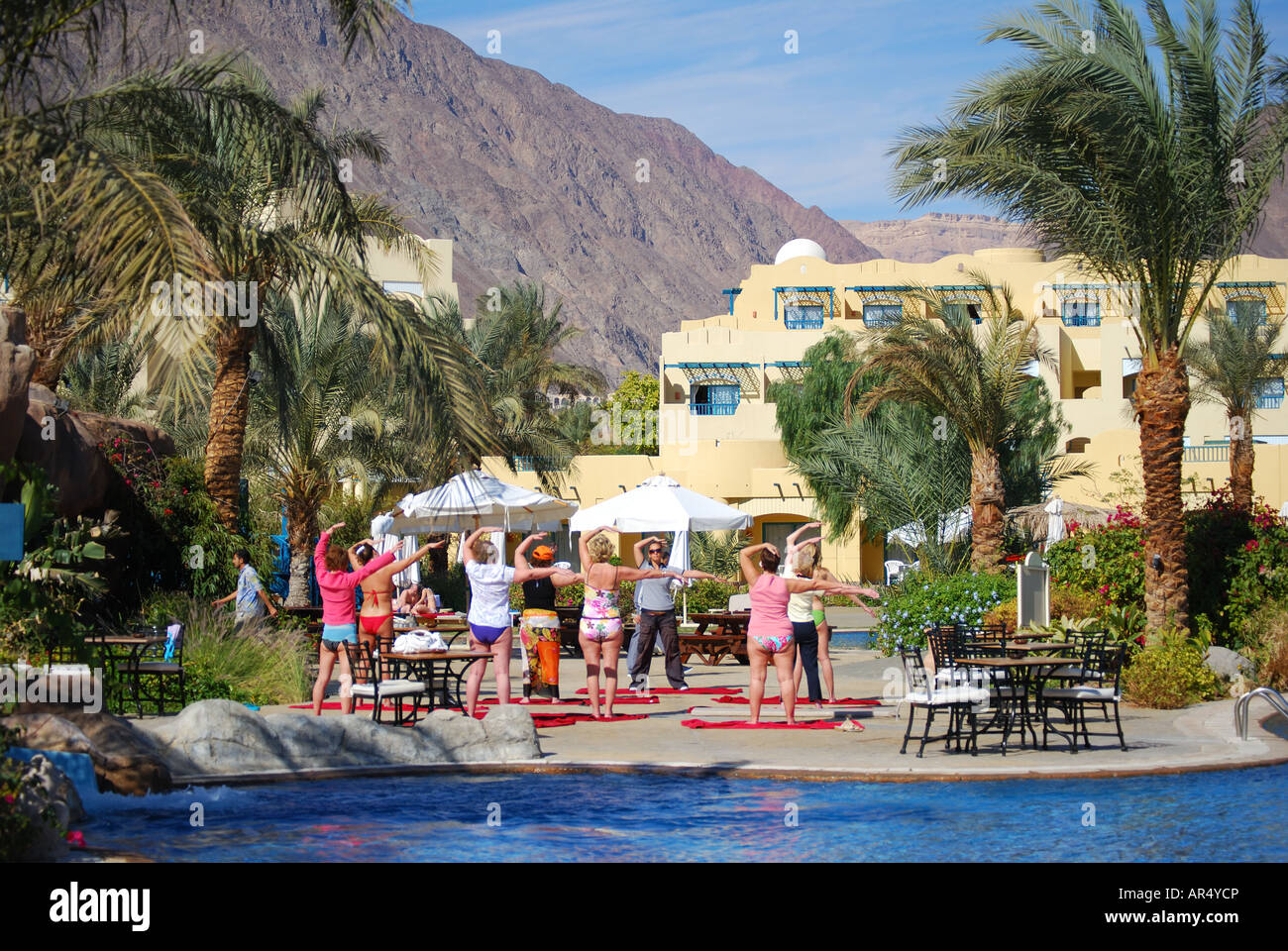 Lezione di allenamento per donne, Marriott Beach Resort Hotel, Taba Heights, Penisola del Sinai, Repubblica d'Egitto Foto Stock