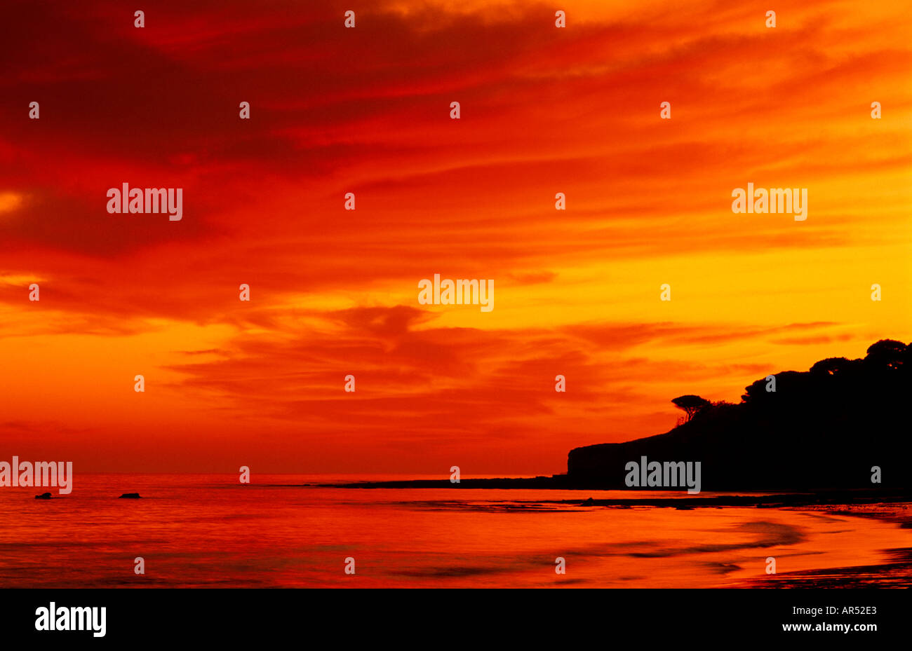 Tramonto sulla spiaggia a Olhos de Agua Albufeira Algarve Portogallo Foto Stock