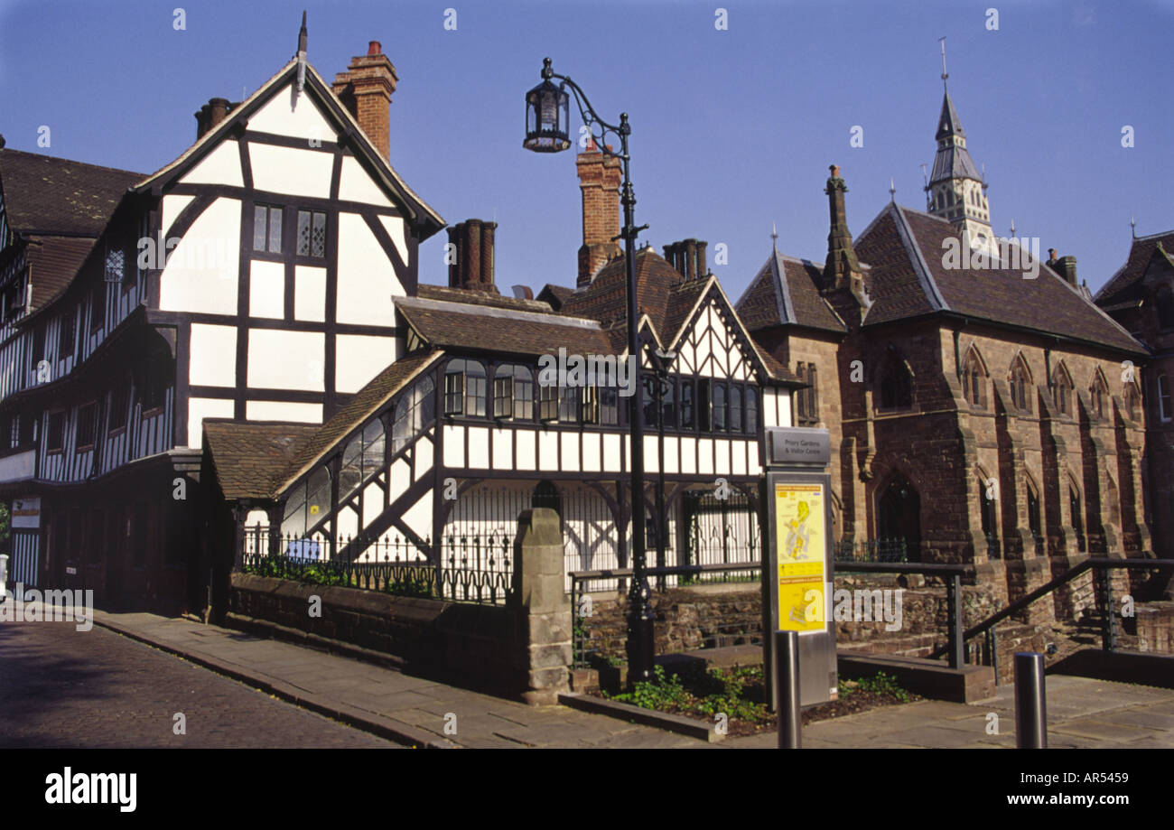 Giardini Priory Visitor Centre e il Cottage Lychgate Broadgate Coventry Inghilterra England Foto Stock