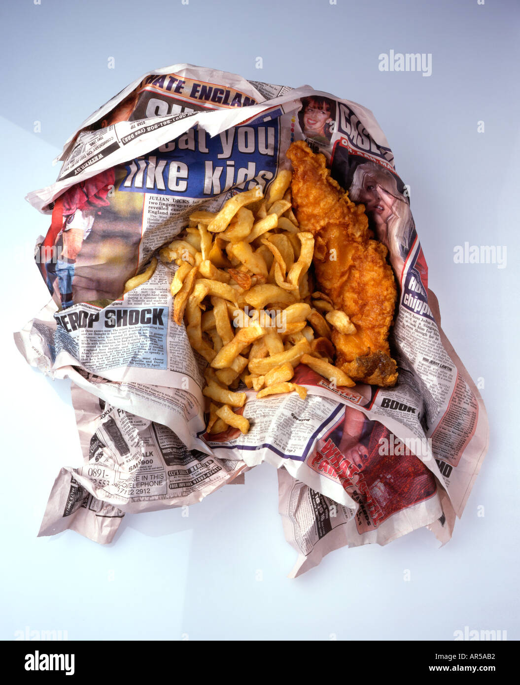 Pesce e patatine fritte nel giornale Foto Stock