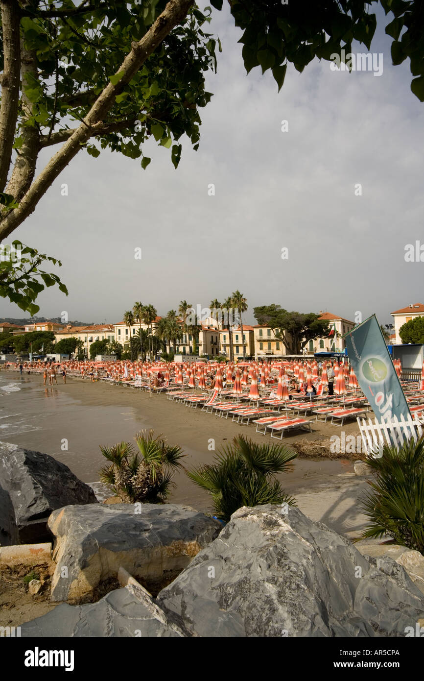 Vista Incorniciata Di Spiaggia Di Diano Marina Liguria