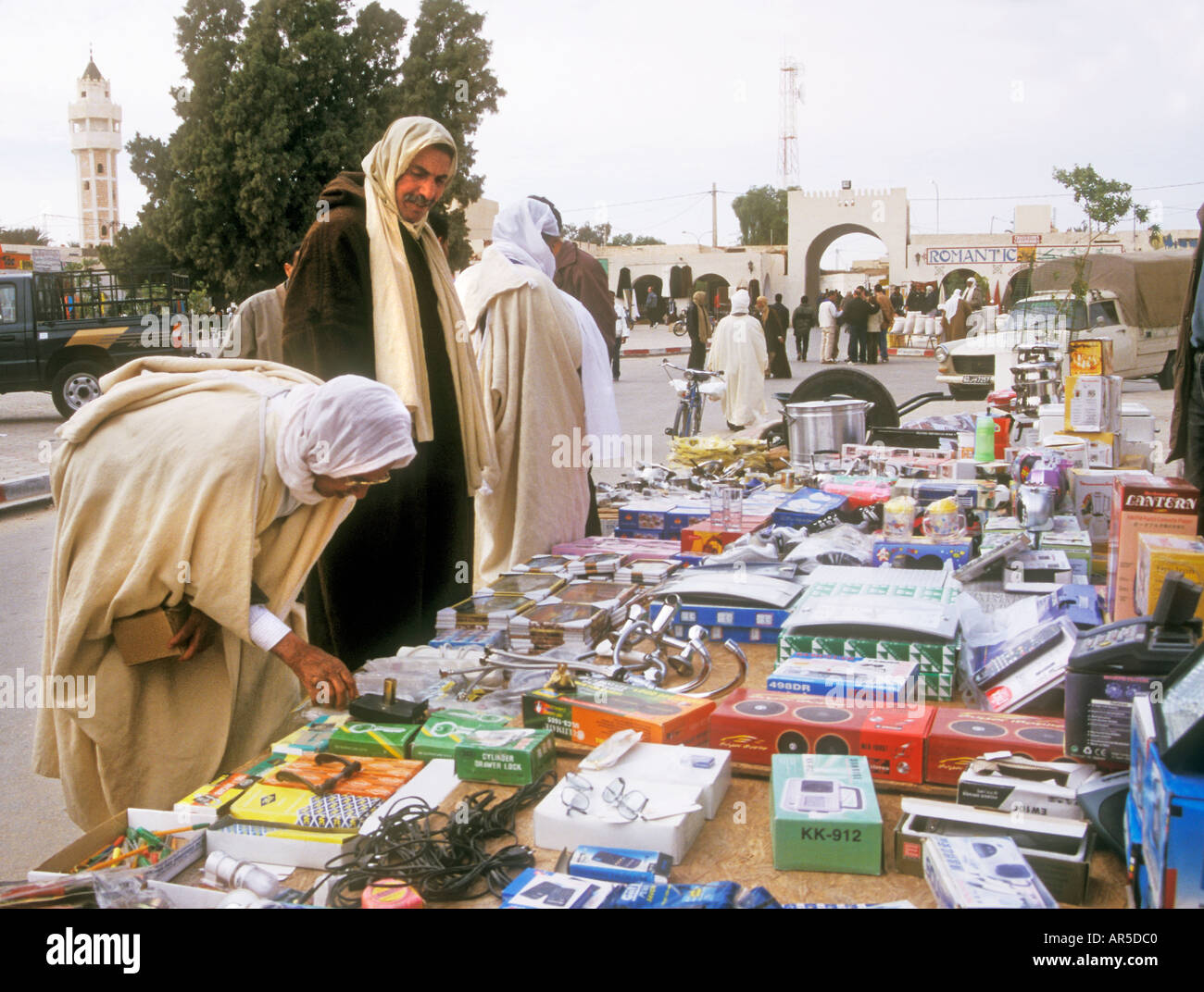 Gli arabi nel mercato Douz Tunisia Foto Stock