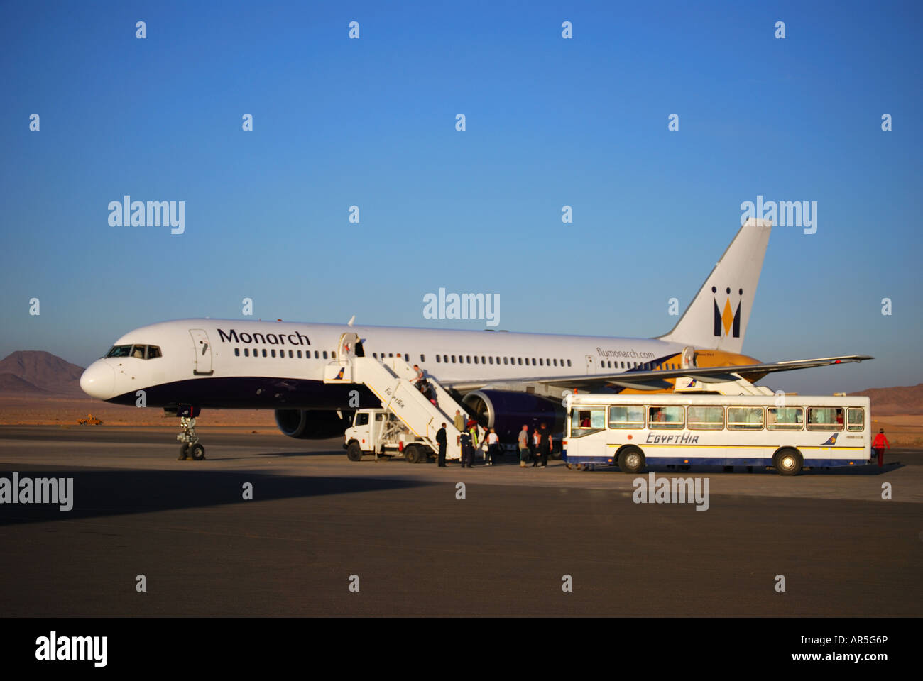 La Monarch Airlines Boeing 757, Aeroporto di Taba, la penisola del Sinai, Repubblica di Egitto Foto Stock