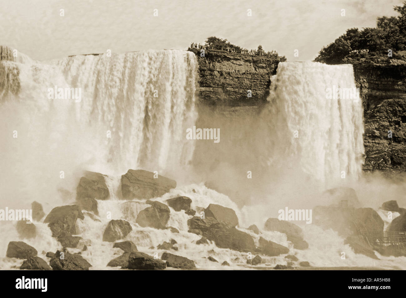 Tonalità seppia immagine di Niagara Falls Cascate Americane velo nuziale prese nel 1953 Foto Stock