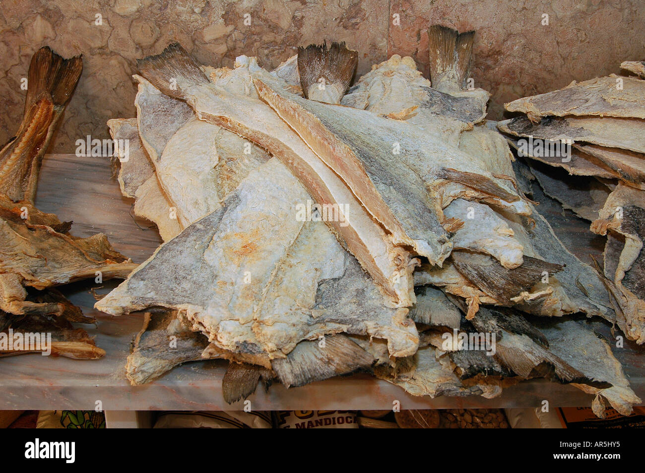 Mucchio di pesci bacalhau di merluzzo salato ed essiccato in Portogallo Foto Stock