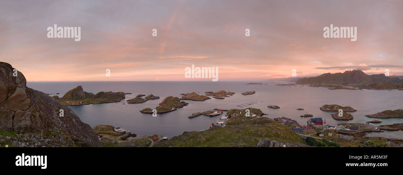 Alba da Mortsund, Vestvagoya, Isole Lofoten in Norvegia Foto Stock