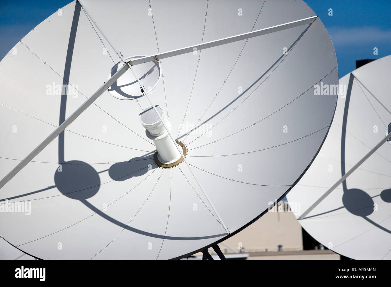 Antenne paraboliche per la ricezione satellitare Foto Stock