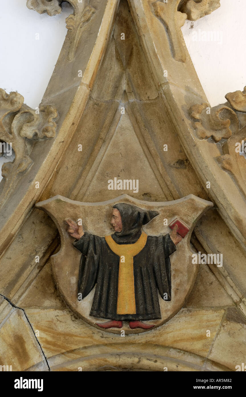 Scolpire il Munchner Kindl (Piccolo Monaco Monaco) sopra la porta di ingresso per il Neues Rathaus (Municipio Nuovo), Marienplatz Monaco di Baviera (Munchen / Muenchen), Baviera, Germania Foto Stock