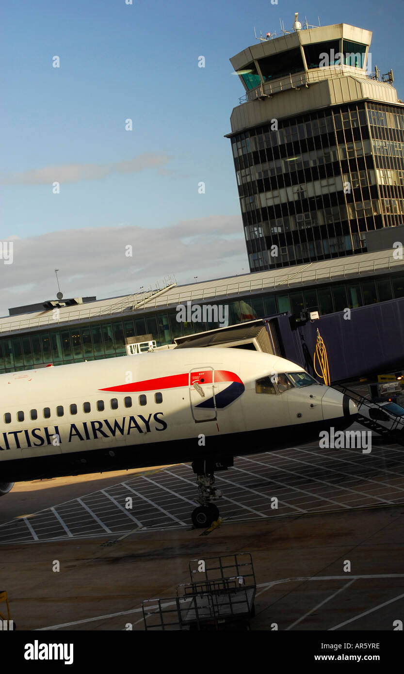 Un British Airways gli aerei a terra all'Aeroporto Internazionale di Manchester Foto Stock