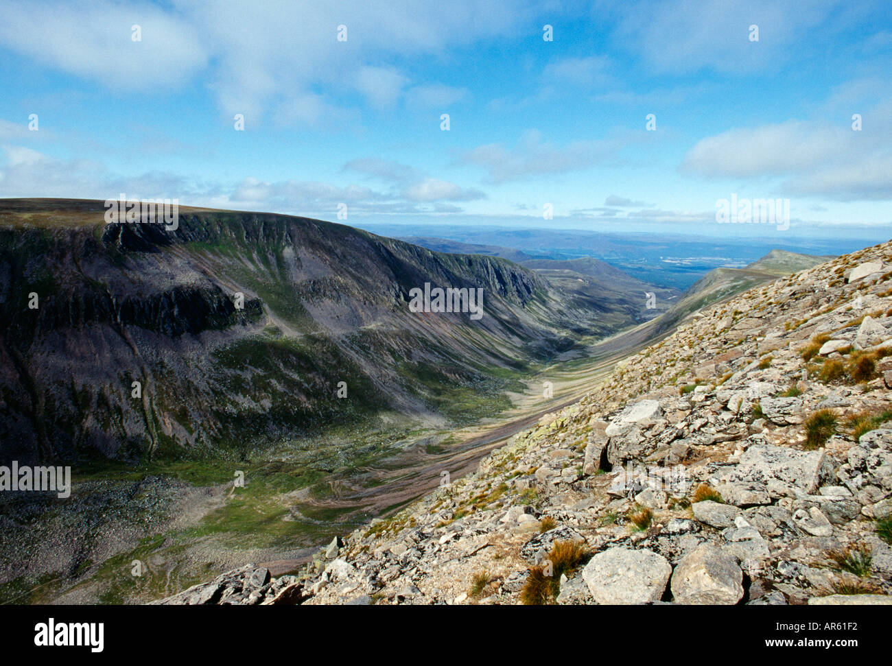 Vista lungo Lairhig Ghru Cairngorm Parco Nazionale Monti Cairngorm Scozia estate Foto Stock