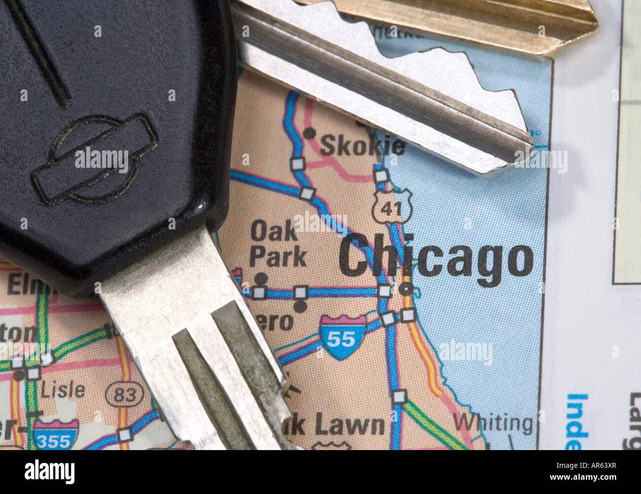 Una chiusura di una mappa di Chicago in Illinois con le chiavi dell'auto Foto Stock Una chiusura di una mappa di Chicago in Illinois con le chiavi dell'auto Foto Stock