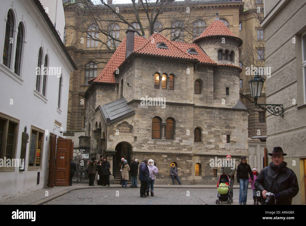 Vista della sepoltura della società, ora parte del Museo Ebraico di Praga nel Josefov (quartiere ebraico). Foto Stock