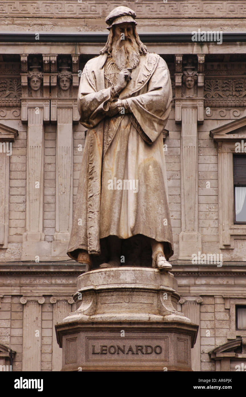 Leonardo da Vinci statua Milano Italia Foto Stock