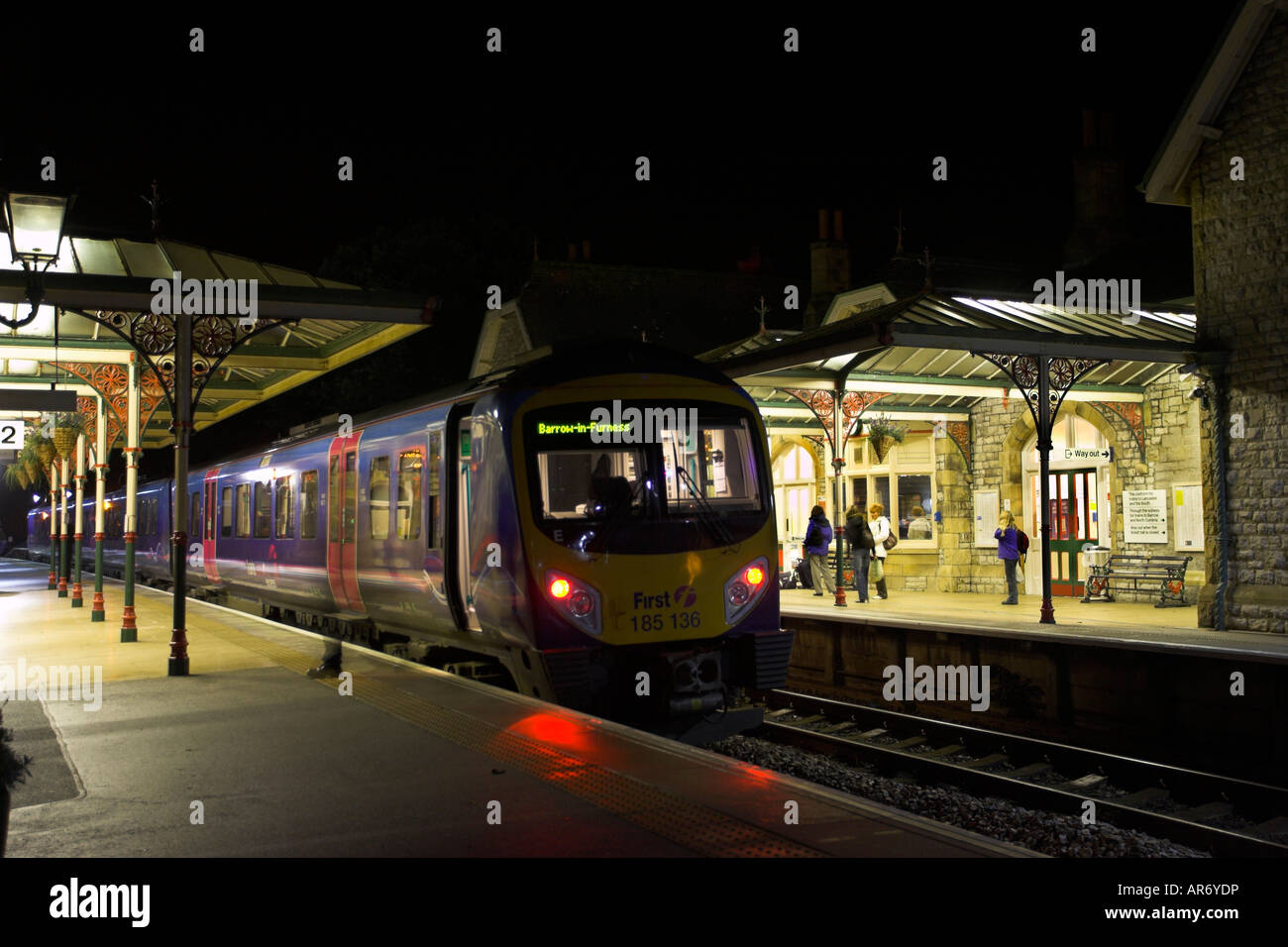 Grange Over Sands vittoriana stazione ferroviaria in Sud Cumbria North West England Regno Unito Gran Bretagna GB Lake District Regno Unito Foto Stock