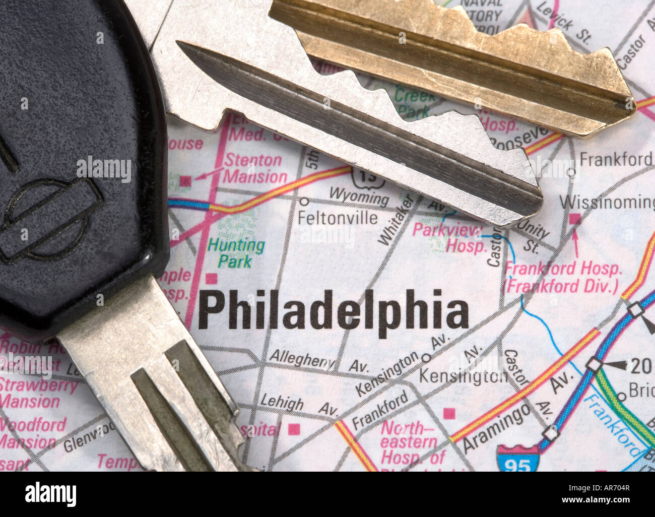 Una chiusura di una mappa di Filadelfia in Pennsylvania con le chiavi dell'auto Foto Stock