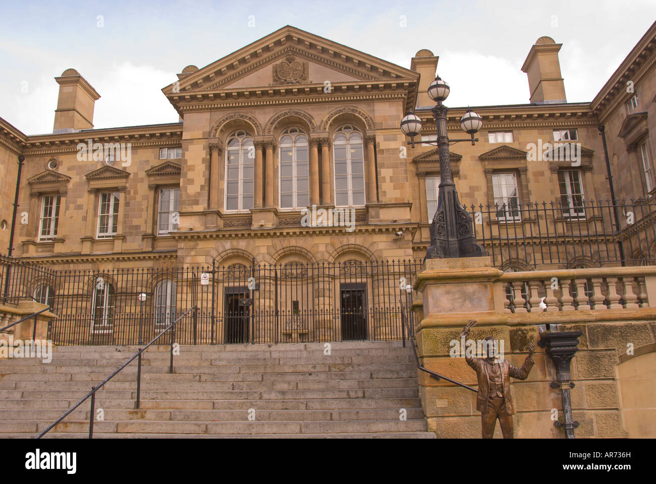 Custom House, la piazza della cattedrale di Belfast, n Irlanda del Nord, importante punto di riferimento della città, edificio storico, architettura vittoriana Foto Stock