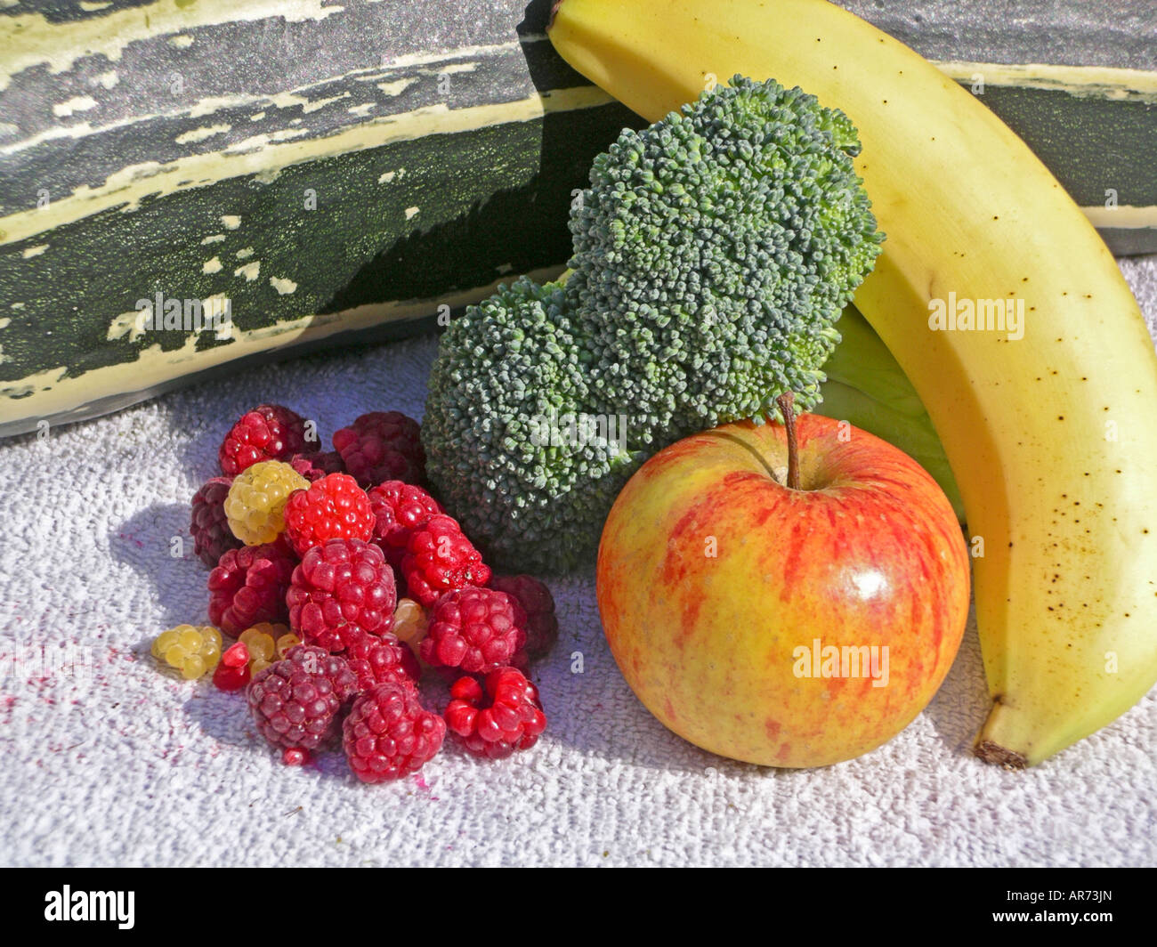 5 Un giorno cinque di frutta e verdura al giorno per una buona salute Foto Stock