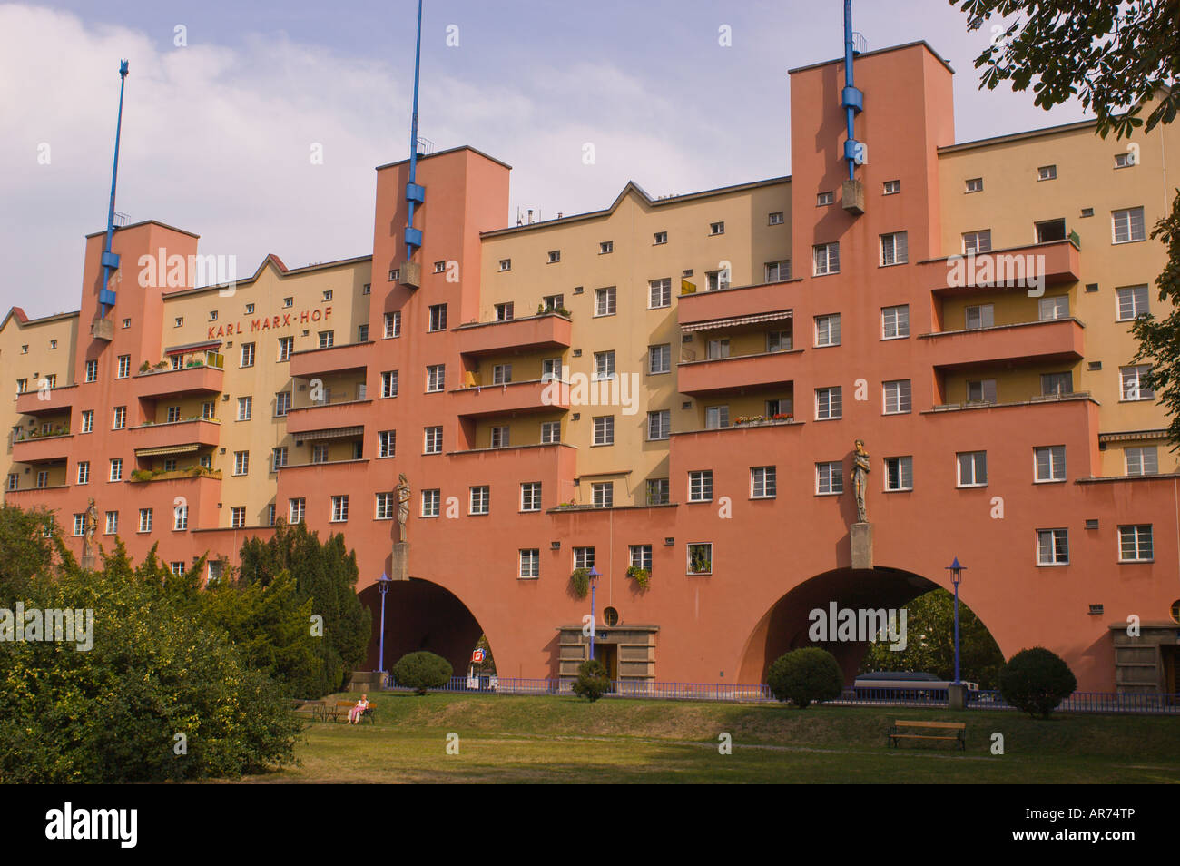 VIENNA Austria Karl Marx Hof edificio 1930 una sede comunale blocco contenente 1382 appartamenti progettato dall architetto Karl Ehn Foto Stock