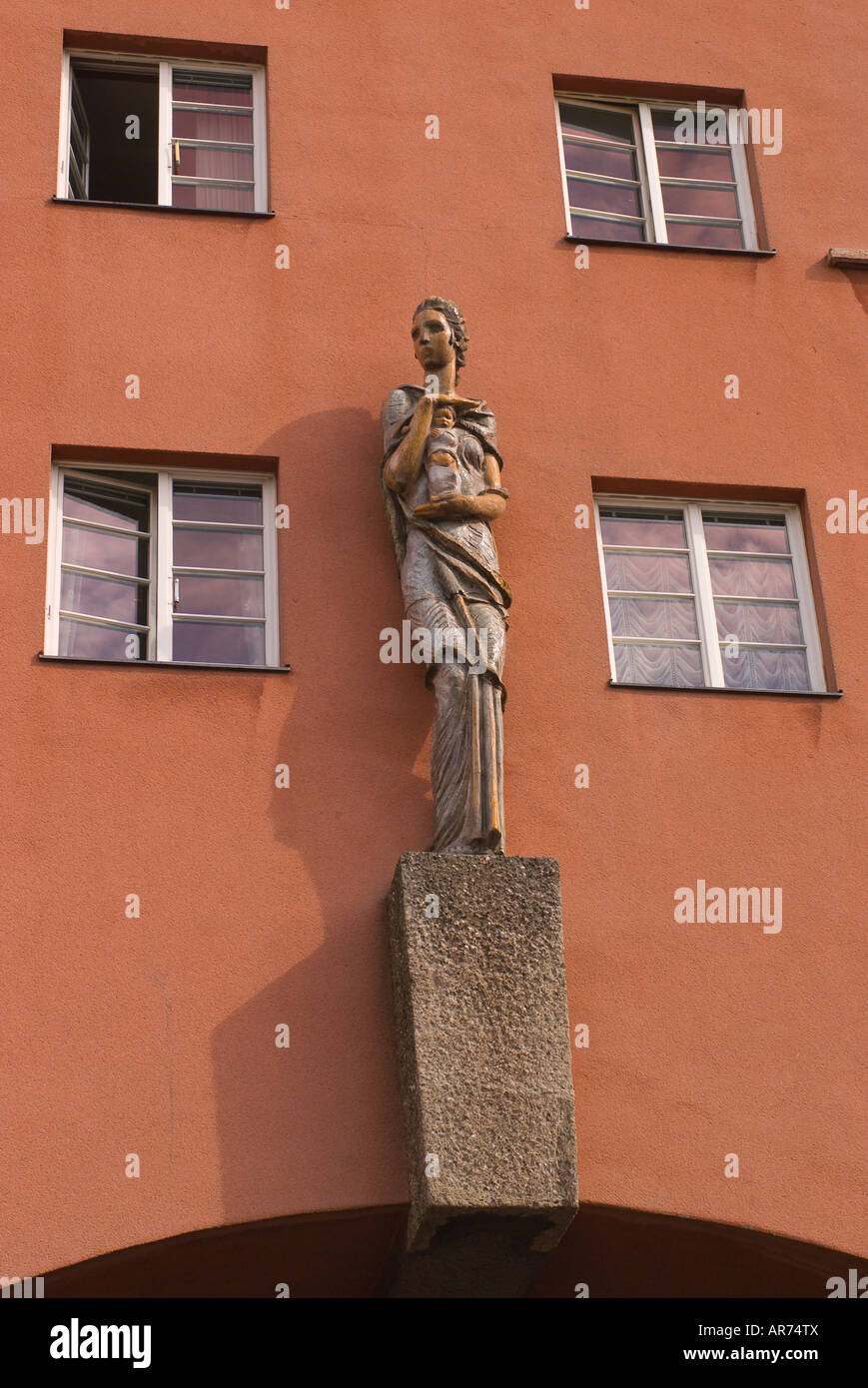 VIENNA Austria Karl Marx Hof edificio 1930 una sede comunale blocco contenente 1382 appartamenti progettato dall architetto Karl Ehn Foto Stock