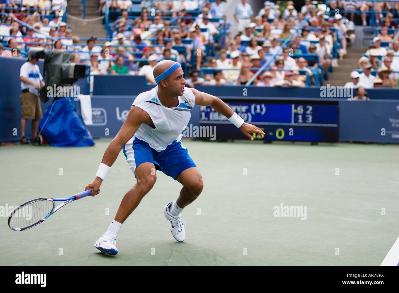 James BLAKE (USA) riproduce il #1 classificato giocatore di tennis nel mondo Roger Federer (SUI) in una gara di campionato. Foto Stock