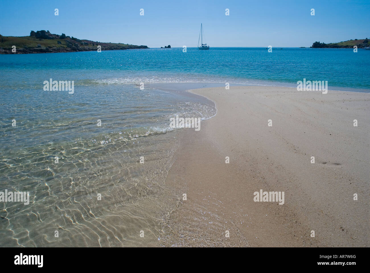 La barra di sabbia tra Gugh e St Agnes isole nelle Isole Scilly England Regno Unito Foto Stock