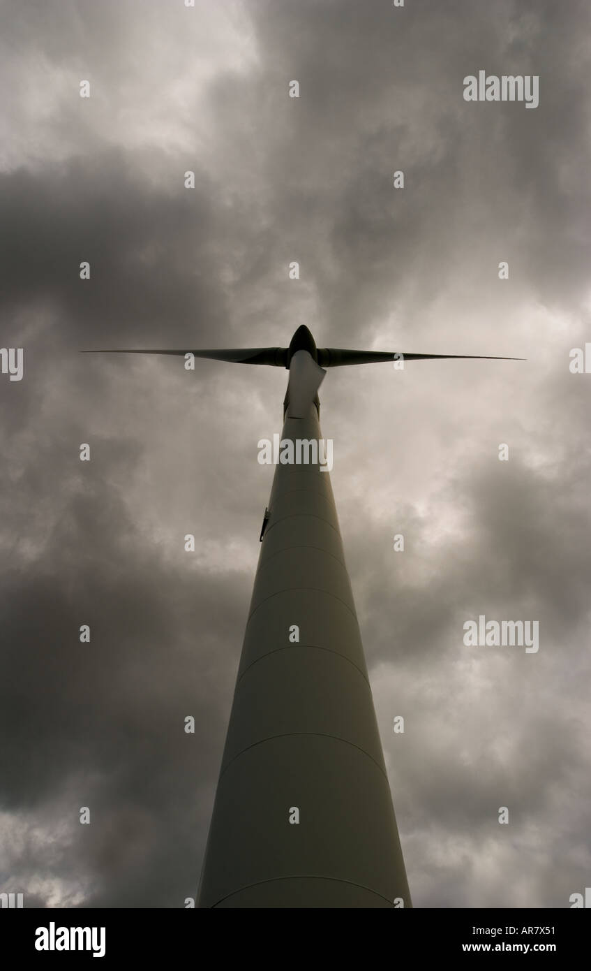 Turbina eolica sulla montagna di Gallese Foto Stock