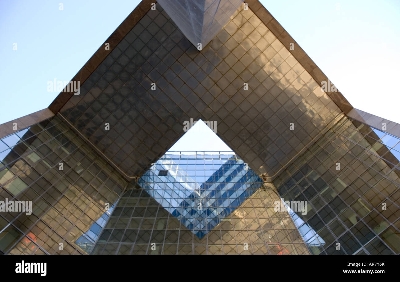 Vista verso l'alto dell'edificio Atrium al numero uno del London Bridge progettato da Giovanni Bonnington Foto Stock