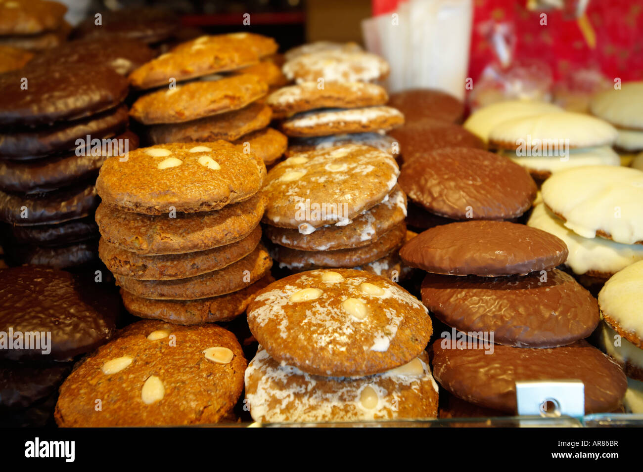 Festosa di stallo del biscotto. Mercato di Natale, Norimberga, Germania Foto Stock